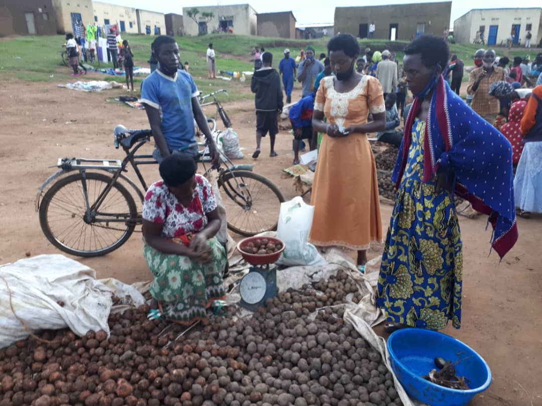 Bari babukereye bajya guhaha