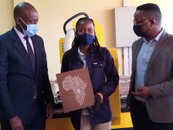 Gukora ikadere nk'iyingiyi ubu bibasaba kuyishushanya hanyuma imashini ikayitunganya mu minota itarenze icumi