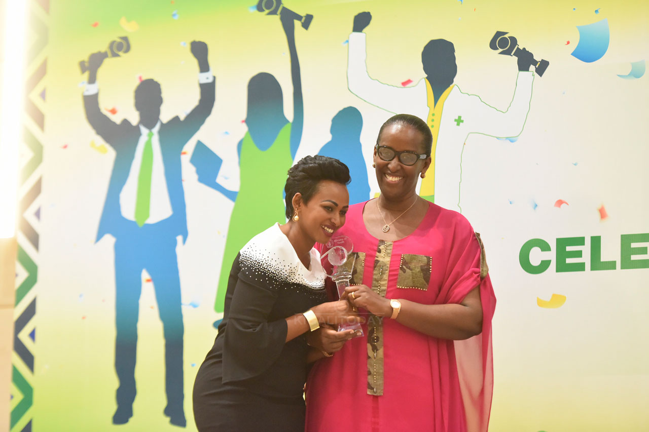 Bahati Vanessa washinze ikigo Jordan Foundation nawe yahawe igihembo