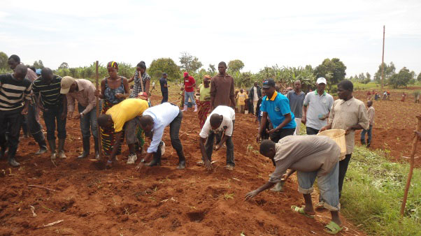 Abayobozi batandukanye bifatanyije n