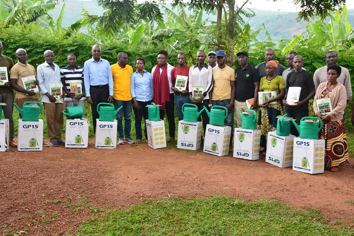 Banahawe kandi imfashanyigisho ku buhinzi bw'imbuto