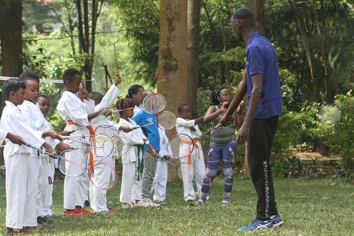 Umwarimu wa Badminton n'abanyeshuri be