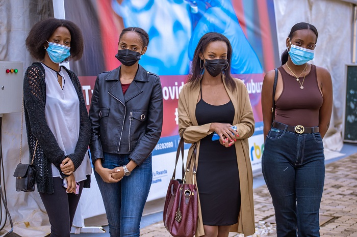 Bavuga ko nyuma yo guhabwa urukingo rwa gatatu nta bibazo bidasanzwe bahuye nabyo