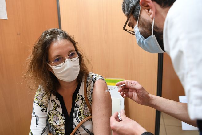 Hari abashobora kwirukanwa mu kazi kubera kwanga kwikingiza Covid-19