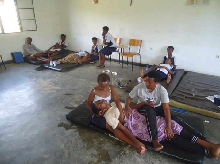 Umwarimu yiraye mu bana arabakubita barakomereka kugeza aho bajyanywe mu bitaro.