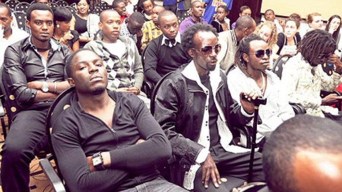 Ijonjora rusange, Makonikoshwa ntiyigeze yibonamo