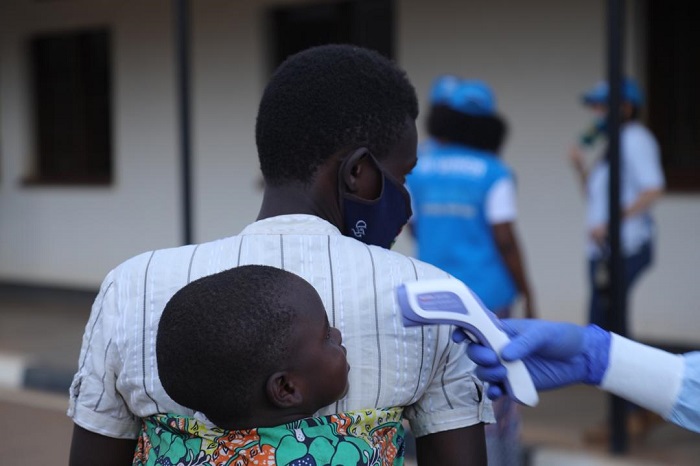 Bageraga ku mupaka bakabanza kubapima umuriro