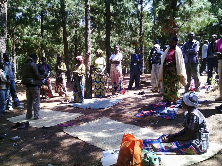 Bamwe basengera mu mashyamba hatemewe