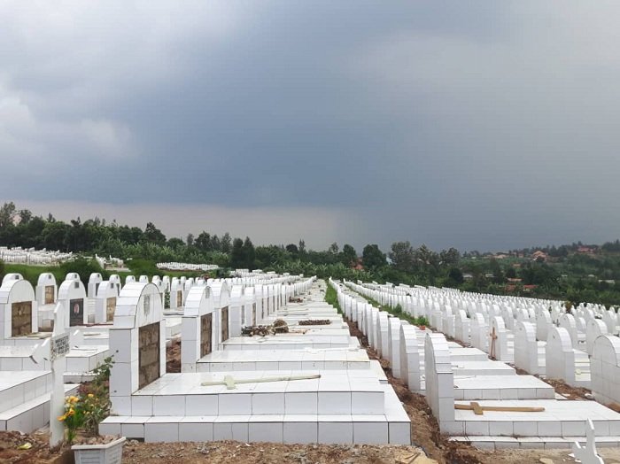 Gushyingura mu buryo busanzwe ngo bimara ubutaka kandi bigahenda umuryango wagize ibyago