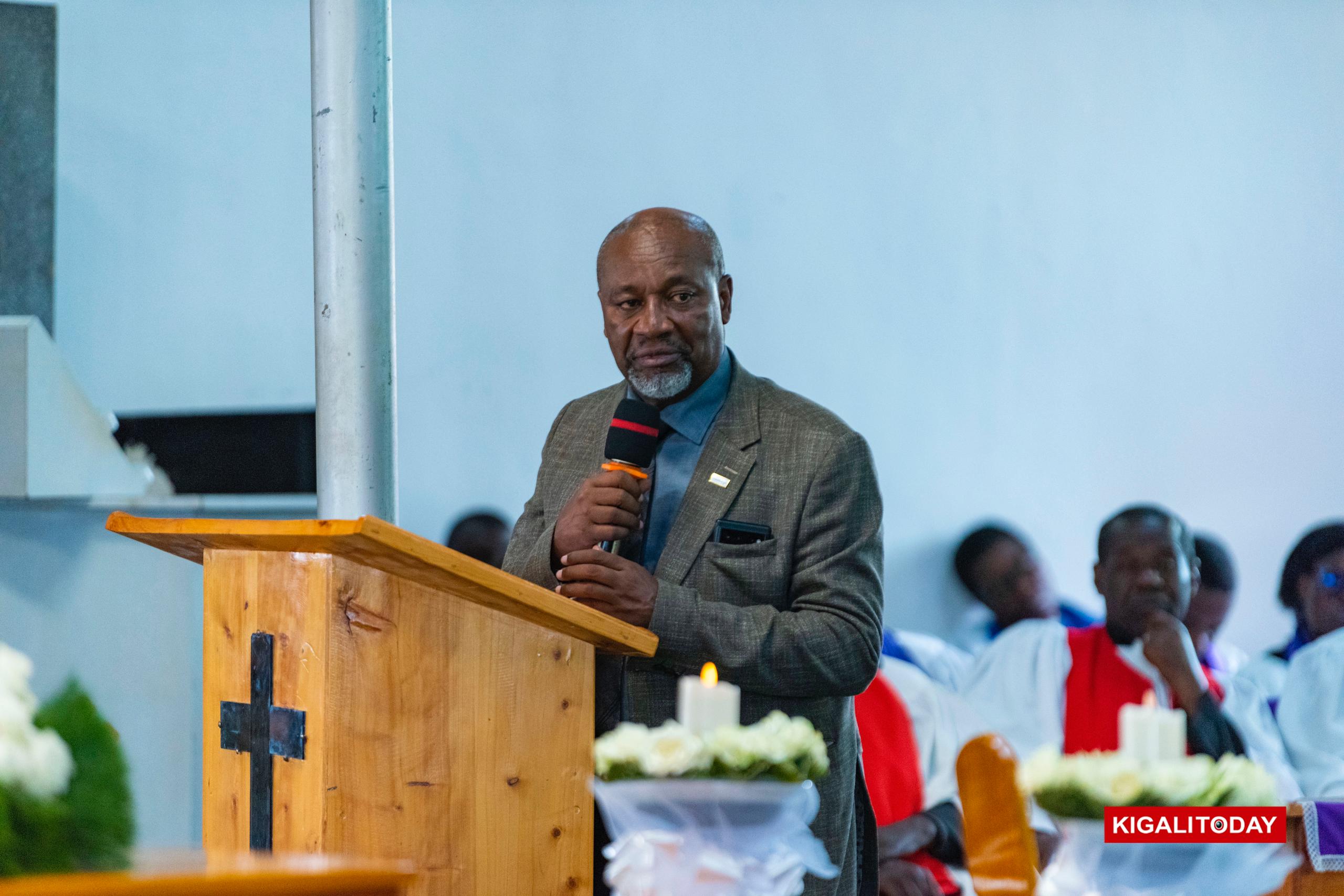 Umunyamabanga Mukuru w'Umuryango RPF Inkotanyi, Gasamagera Wellars, yifatanyije n'Umuryango wa Nyirandama Chantal witabye Imana agiye mu nama y'Umuryango ku rwego rw'Intara