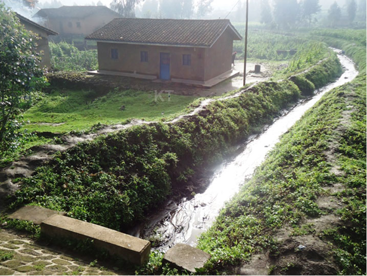 Gusibura inzira y'amazi byafashije abayituriye kutangirizwa mu gihe imigezi yuzuye.