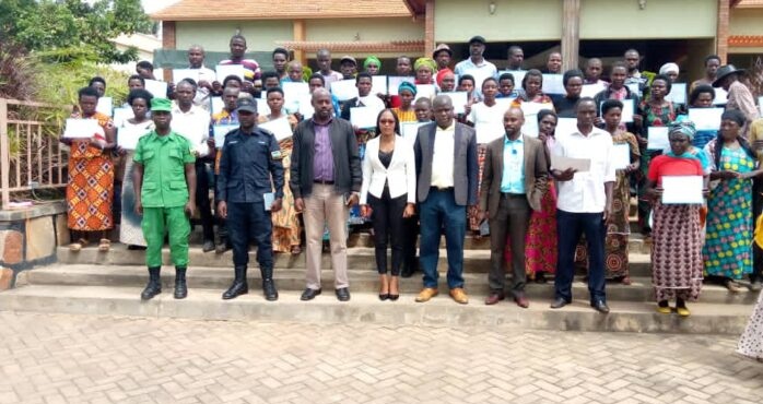 Abakuze iyo barangije kwiga bahabwa seritifika