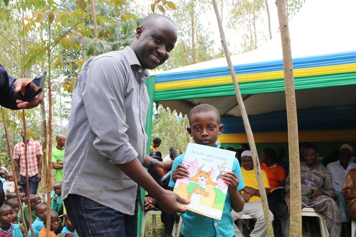 Abana basomye neza kurushaabandi babiherewe ibihembo 