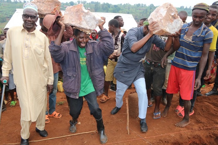Igihe ababyeyi bakoresha amaboko, abana bazajya baba bahugiye mu gutozwa gusomera mu ruhame