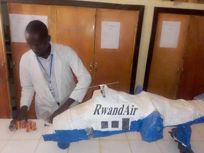 Corneille Musabyimana,akoze indege ya kajugujugu mu bipapuro nk