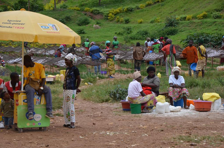 Abana bata ishuri bakajya gucuruza isambaza muri iryo soko 