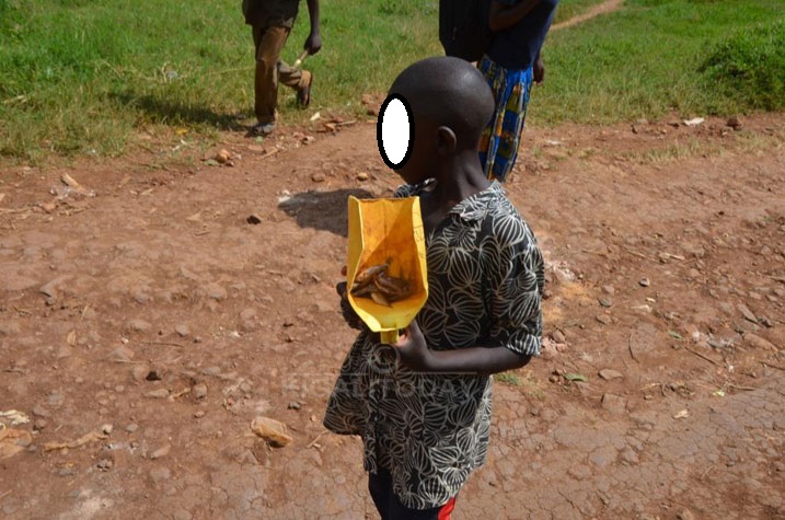 Izo ni sambaza uwo mwana afite. Yataye ishuri ajya kuzicuruza 