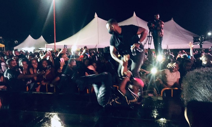 Agashya kandi ni uko Ruger yaguye ku rubyiniro