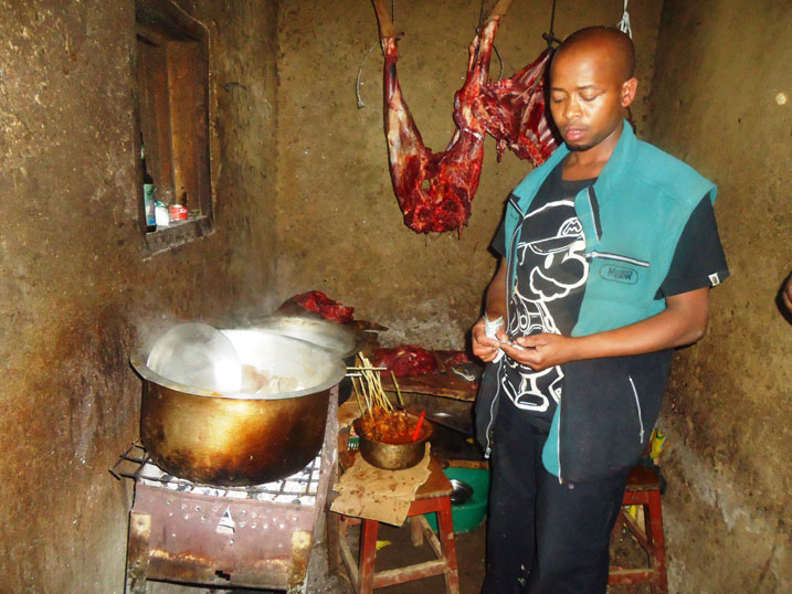 Renzaho avuga ko gutogosa inyama z'inka akazicuruza bimutunze.