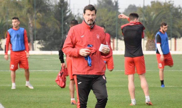 Umutoza mushya wa APR FC Thierry Froger yatoje ikipe ya USM Alger inshuro 2 anahura na Rayon Sports 