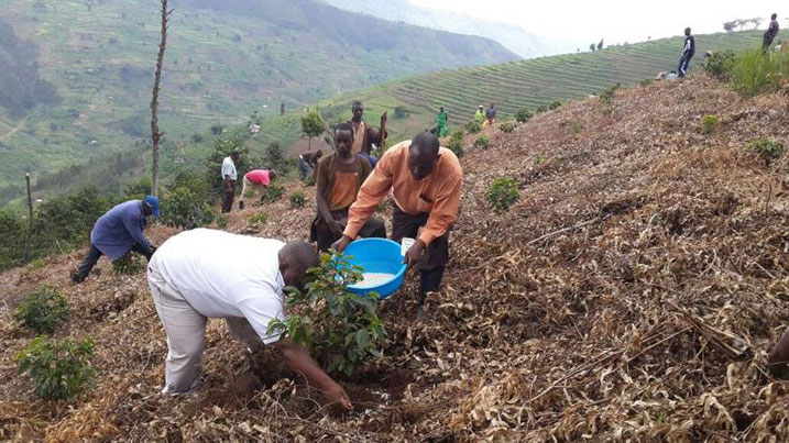 Guverineri Bosenibamwe mu gikorwa cy