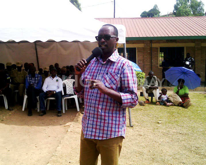 Guverineri Munyantwali Alphonse asaba abahinzi kongera ubumenyi bwatuma batekereza imishinga yahabwa agaciro mu mabanki.