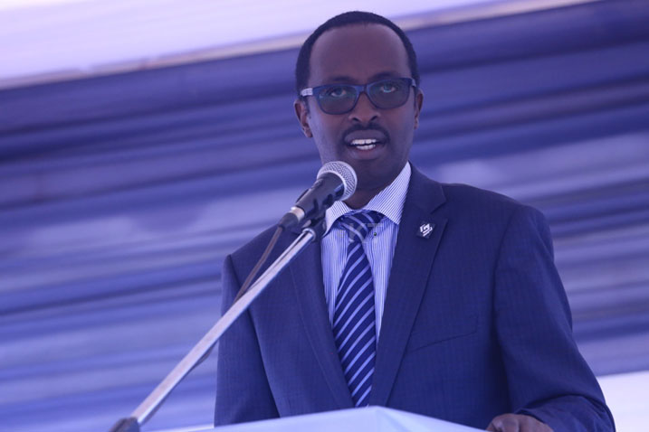 Guverineri Munyantwari avuga ko abifitemo ingengabitekerezo ya Jenoside bijyana ahabi.