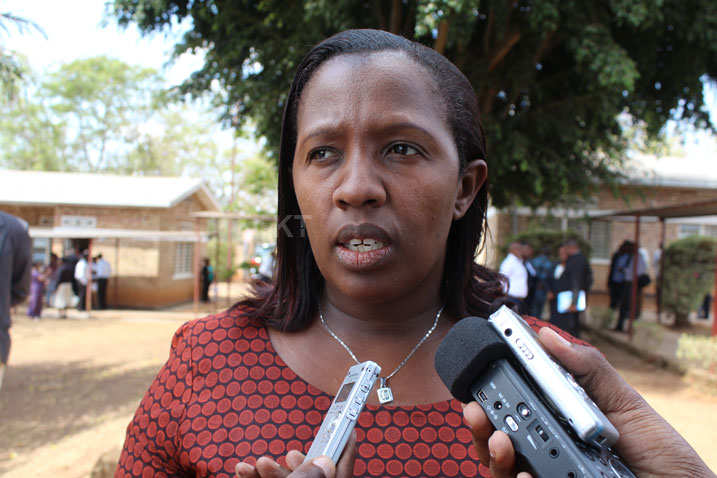 Guverineri Uwamariya yeruriye abayobozi bambuye za SACCO ko bazahagarikwa mu kazi nibatishyura.