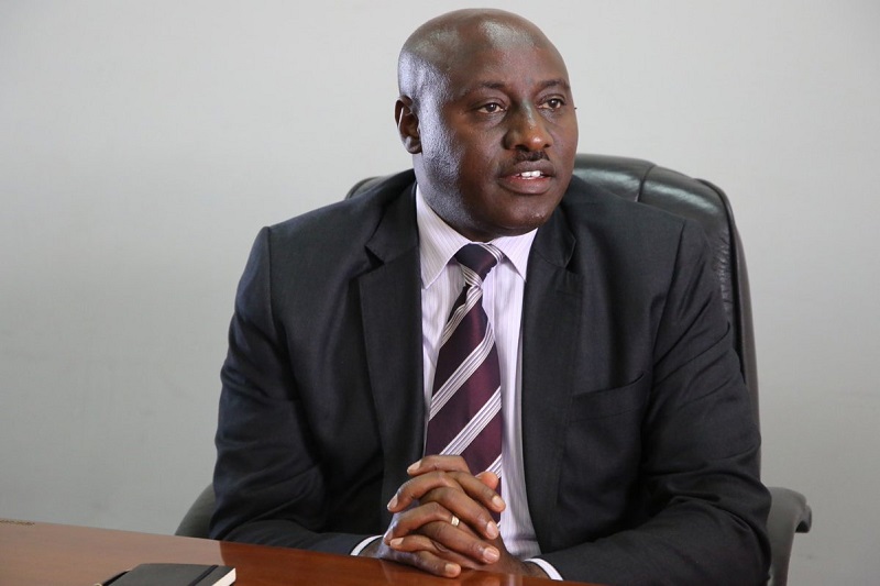 Guverineri Gasana avuga ko atari ngombwa ko intara ihora ahantu hamwe 