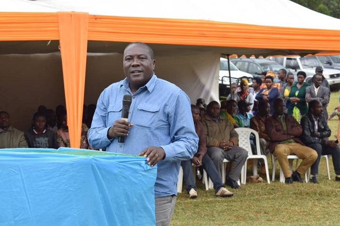 Guverineri Gatabazi avuga ko ahazajya hagaragara umwanda bizajya bibazwa ubuyobozi