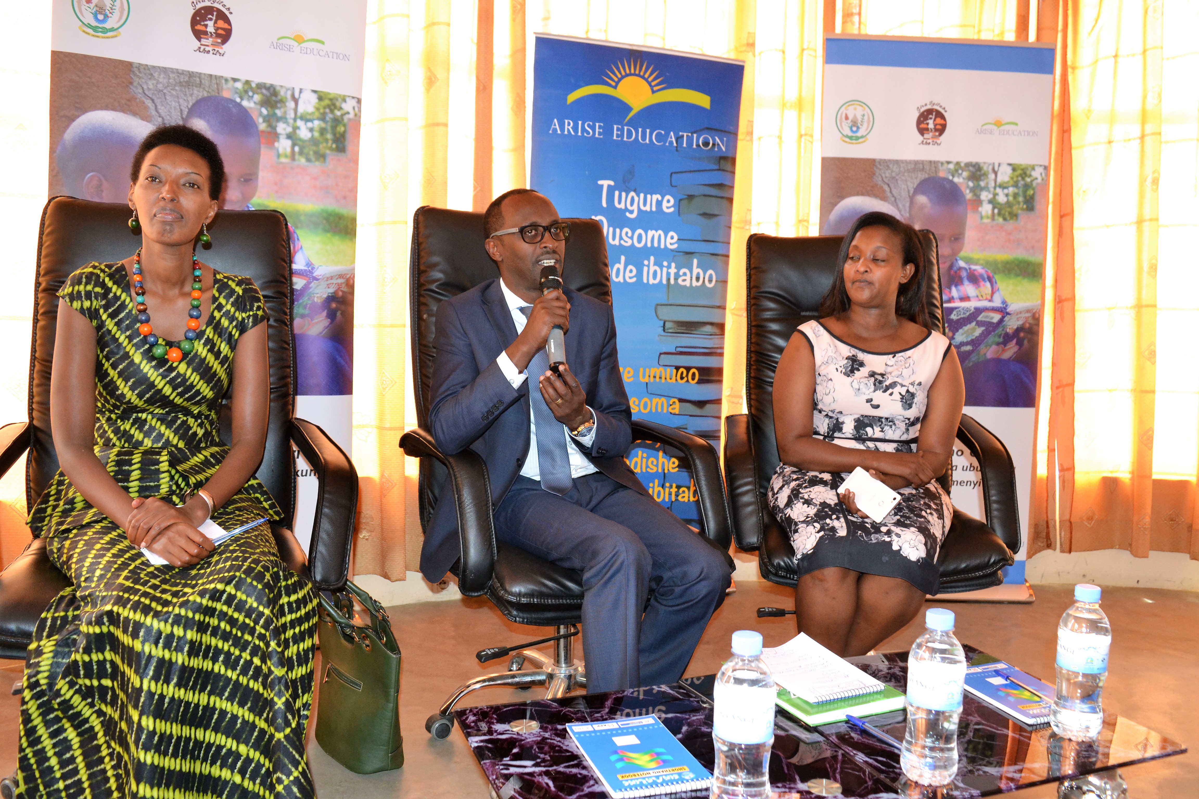 Guverineri Munyantwali avuga koibitabo by'aba bana bigiye gukwirakwizwa mu mashuri