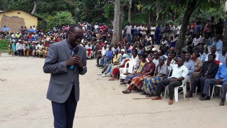 Guverineri Munyantwari avuga ko ikibazo iyo miryango ifitanye kizakemuka ihurijwe hamwe