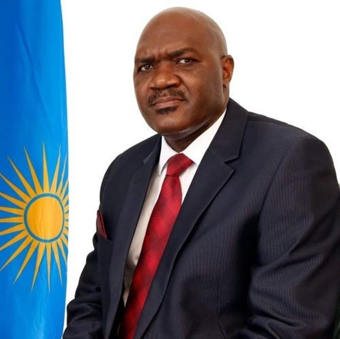 Guverineri w'intara y'uburengerazuba Dushimimana Lambert