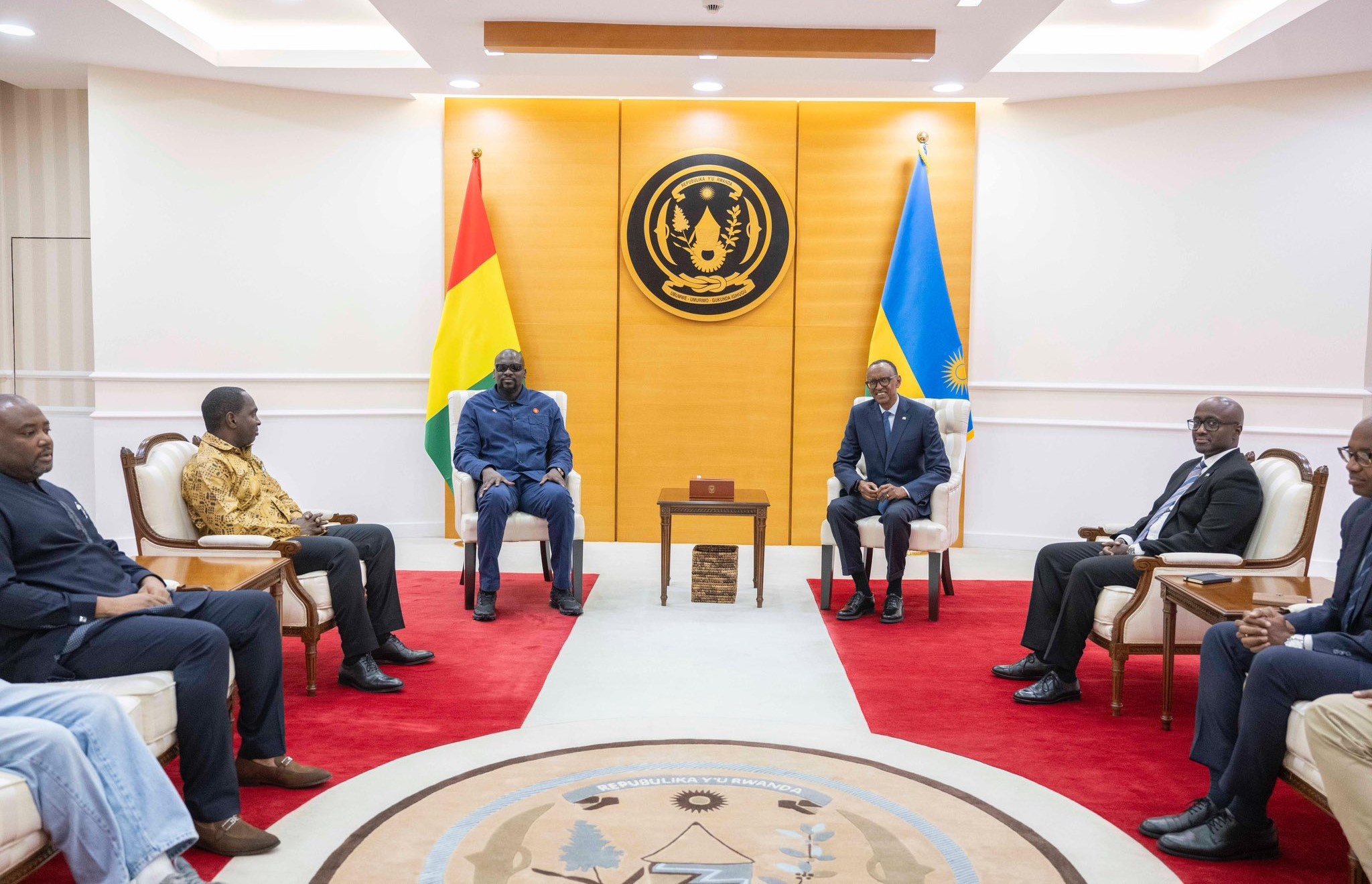 Abakuru b'ibihugu byombi basanzwe bafitanye umubano urimo n'imigenderanire hagati yabo