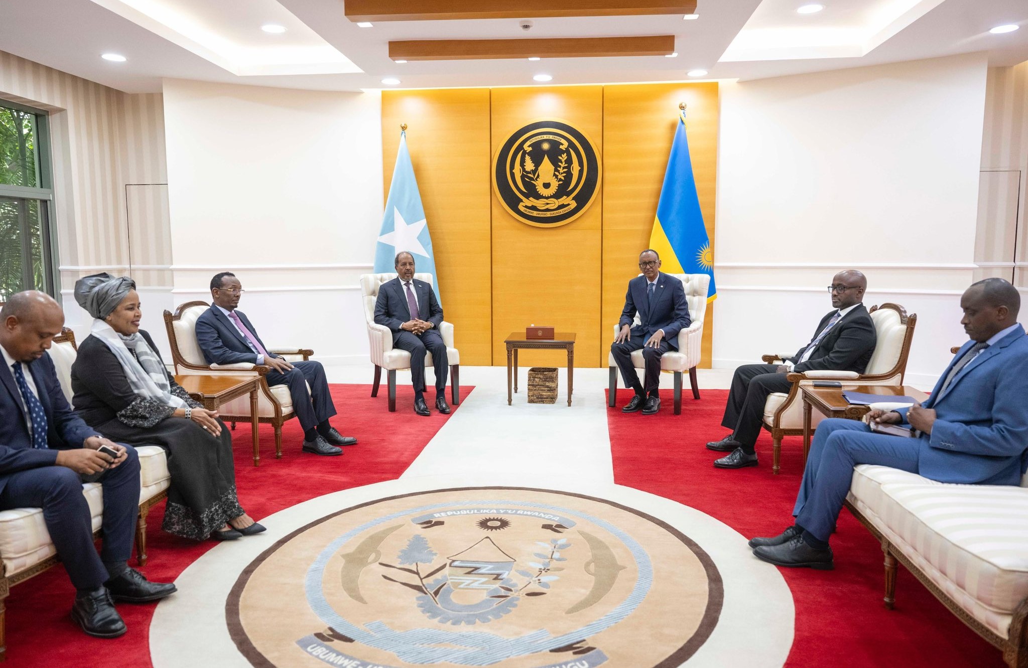 Baganiriye ku guteza imbere umubano w'ibihugu byombi