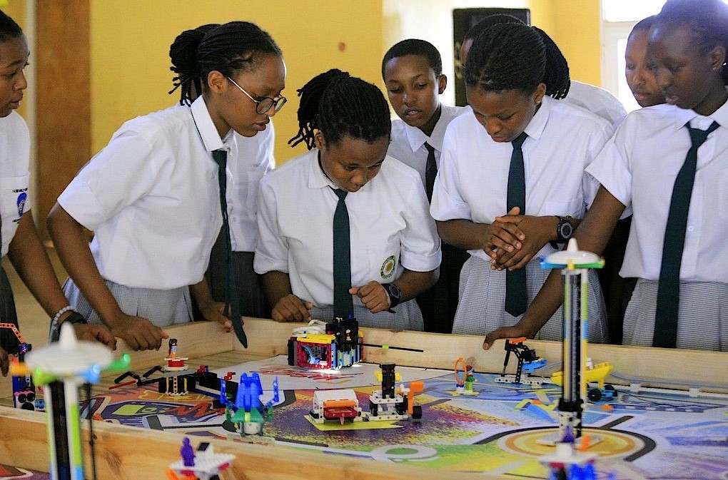 Hakorwa iki ku guteza imbere ikoranabuhanga no kwimakaza ubufatanye muburezi bw