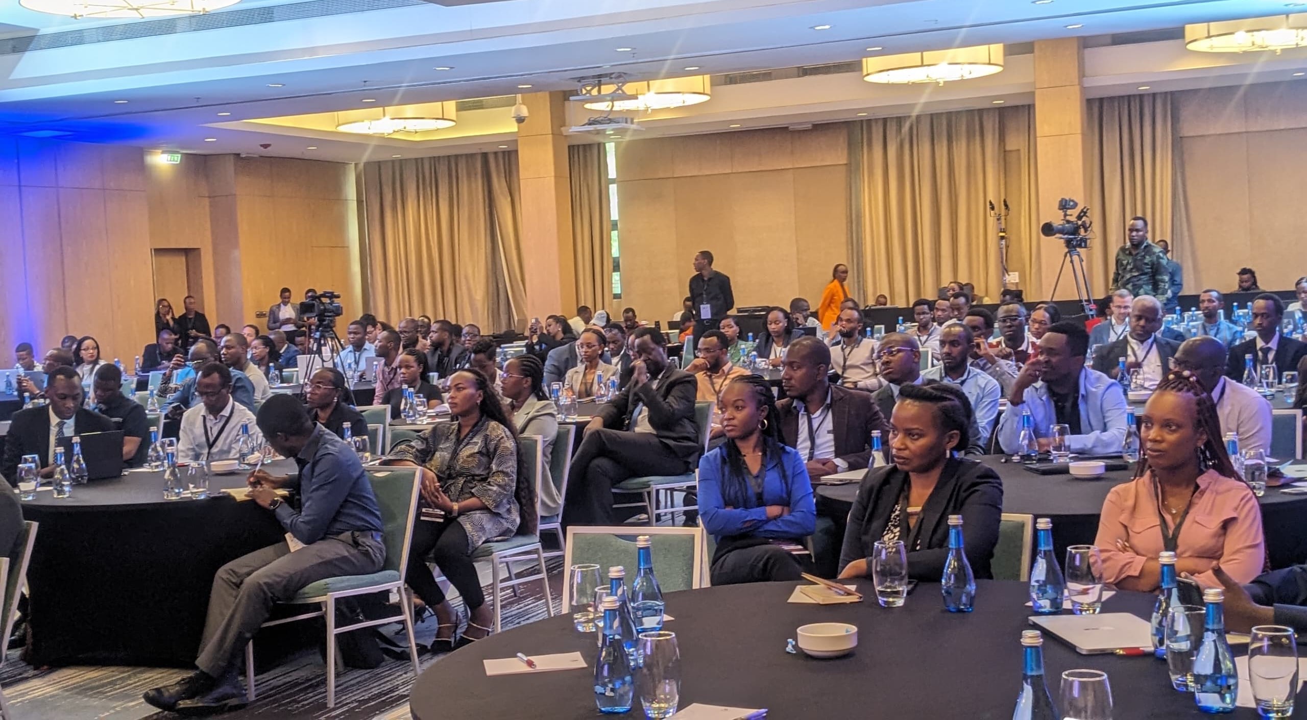 Abitabiriye itangizwa ry'icyumweru cyahariwe ingufu