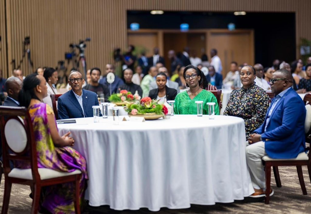 erezida Kagame na Madamu Jeannette Kagame bitabiriye amasengesho yo gusengera Igihugu no gushima Imana.