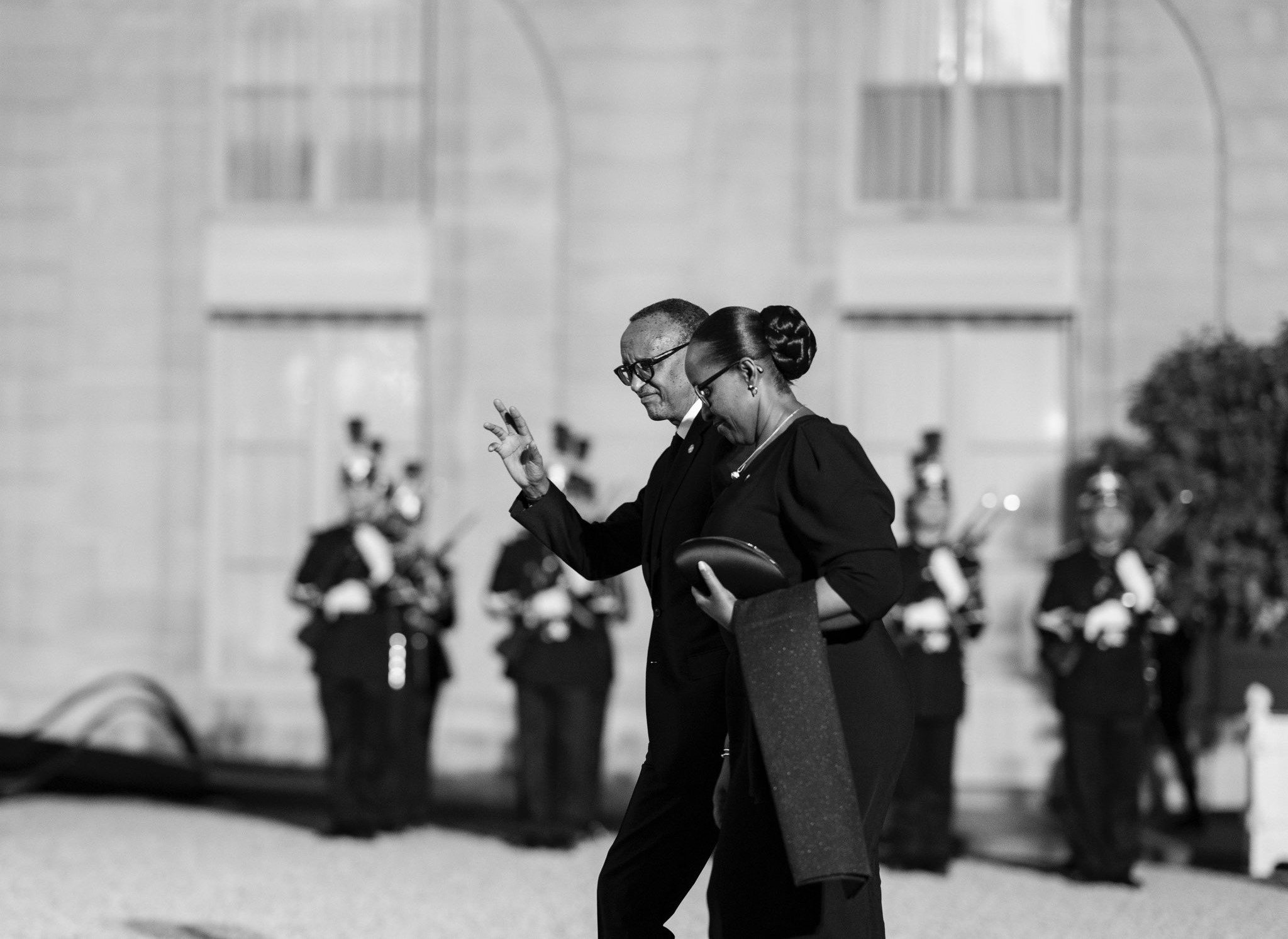 Perezida Kagame na Madamu Jeannette bageze ahari hagiye kubera umuhango wo kubakira ku meza