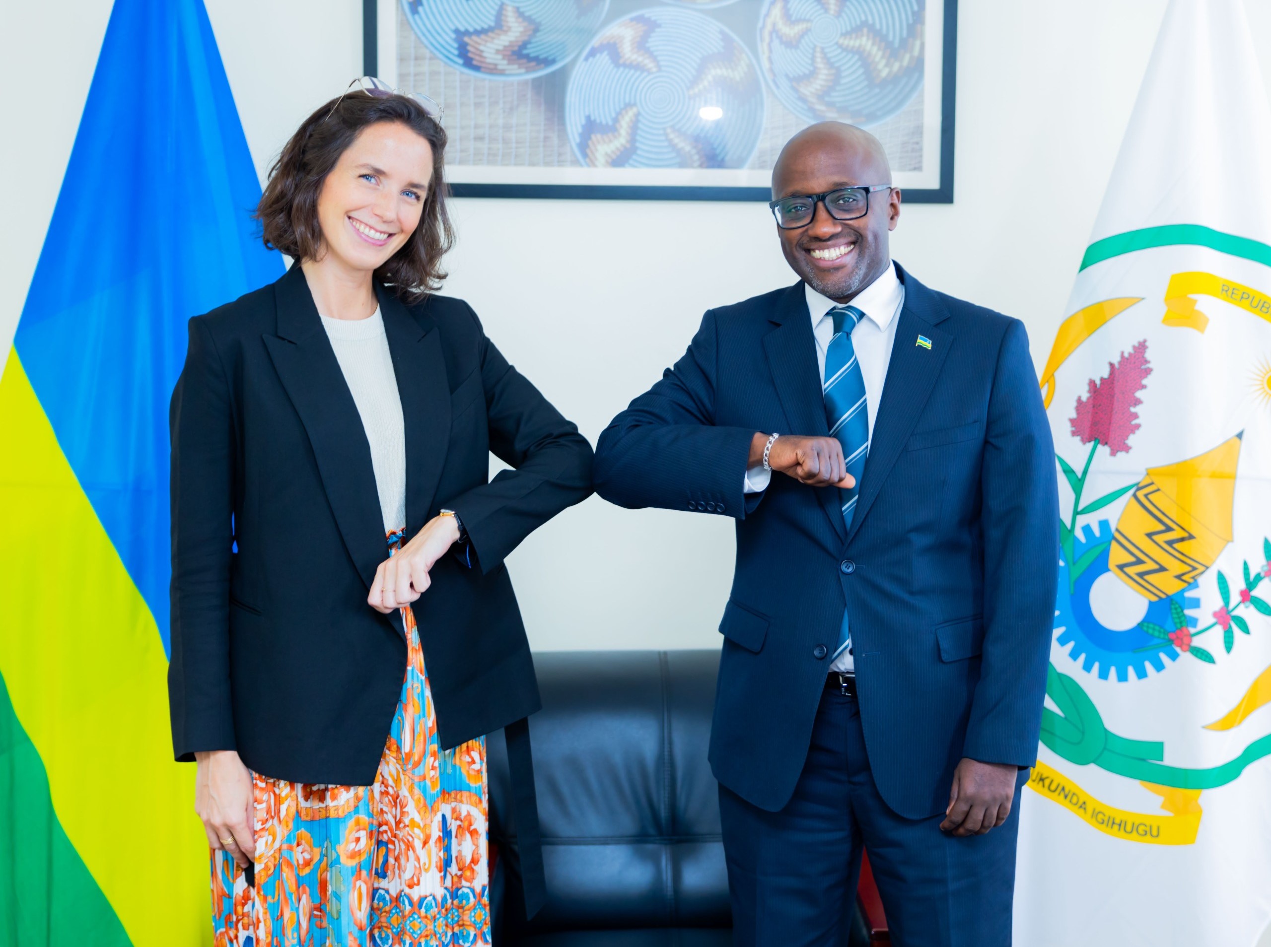 Minisitiri Nduhungirehe yakiriye umuyobozi muri ambasade ya Luxembourg mu Rwanda