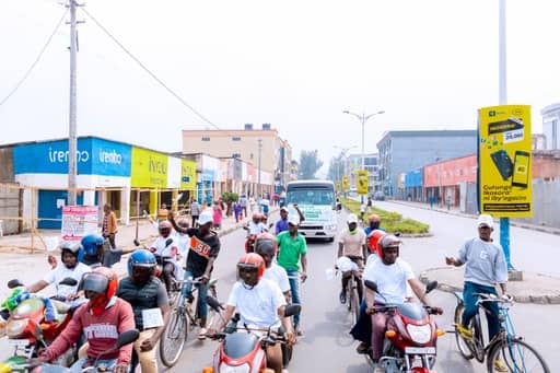 Habanje akarasisi mu Mujyi wa Musanze bamamaza Paul Kagame n'Abadepite