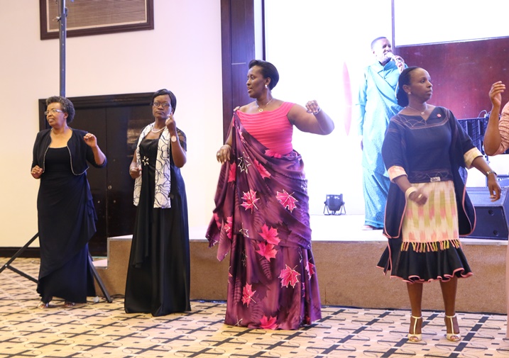 Byageze igihe, bacinya n'akadiho.