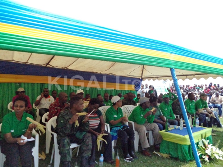 Habaye n'ubusabane nyuma y'ibiganiro.