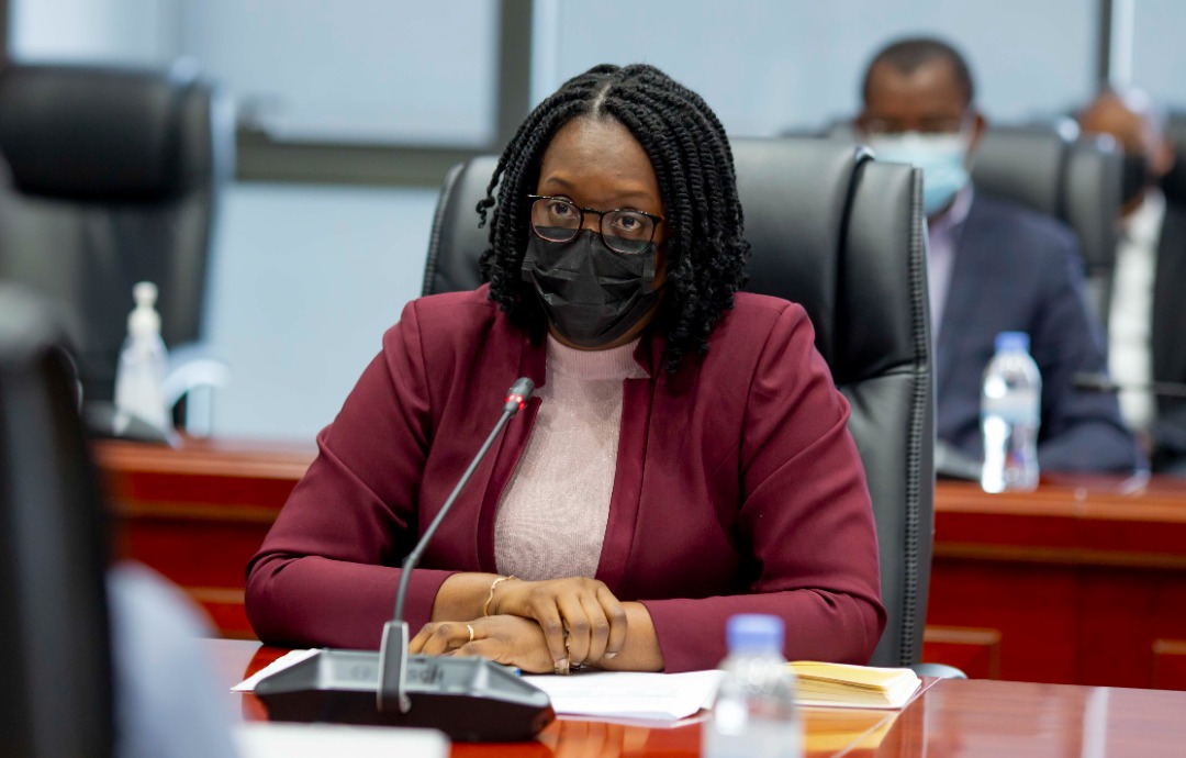 Minisitiri w'Ubucuruzi n'Inganda, Béata U. Habyarimana yavuze ko hari inganda zo mu mahanga zitarimo gukora, bituma ibyo u Rwanda rwakuragayo bihenda