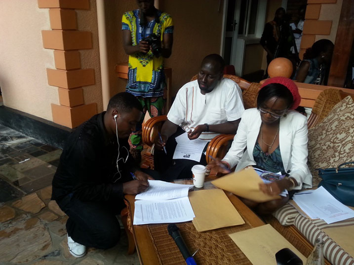 Abahanzi basinye amasezerano na Bralirwa.