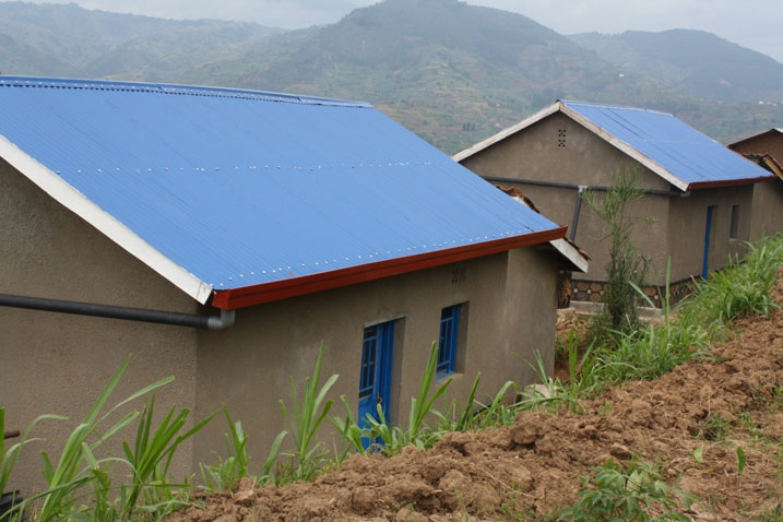 Hamaze gusanwa amazu 11.