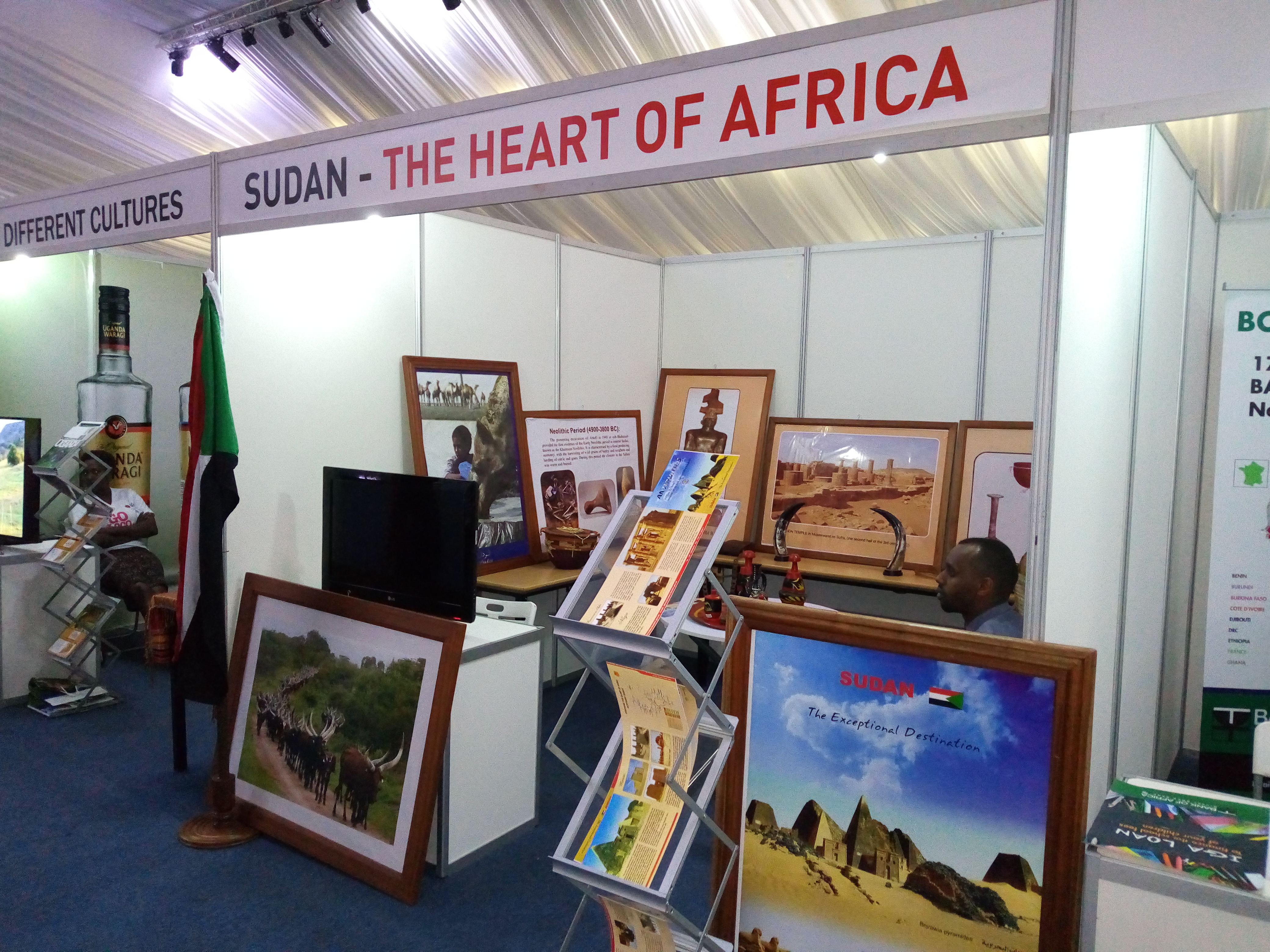 Hamuritswe n'ibihangano byo mu bindi bihugu bya Afurika