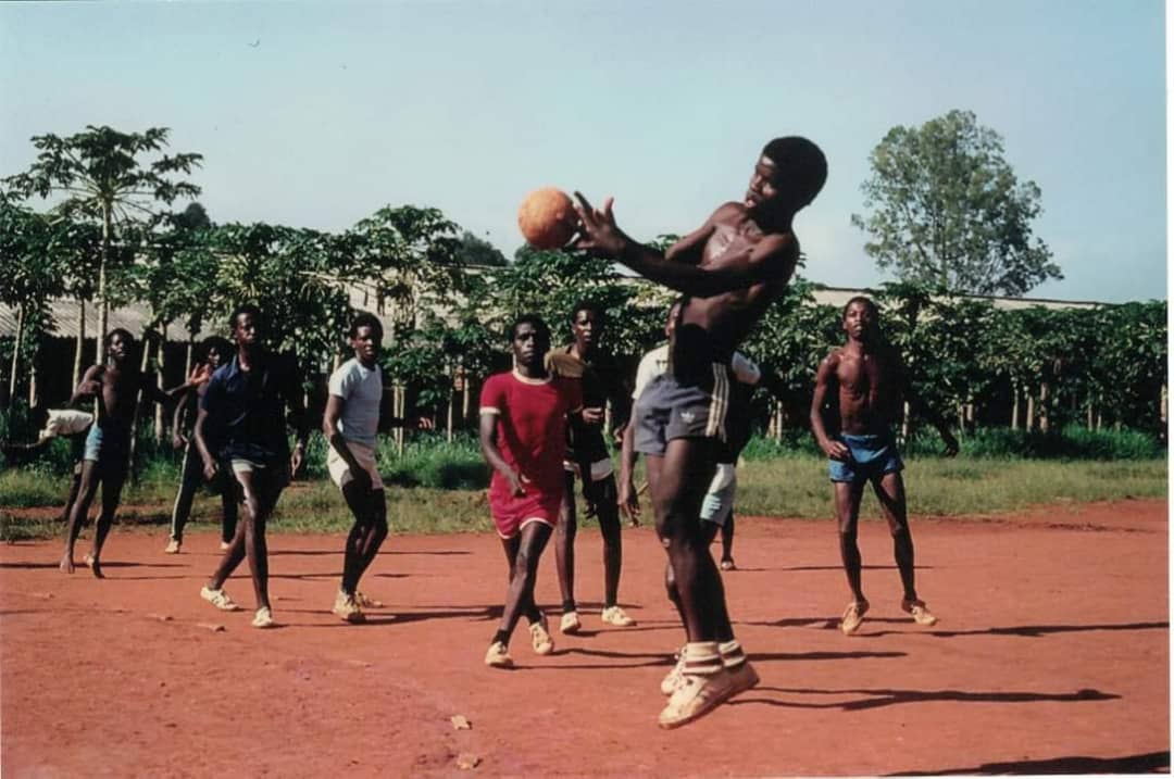 Imwe mu mafoto ya mbere ubwo Handball yatangizwaga mu Rwanda