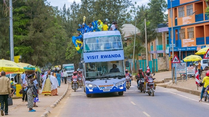 Abakobwa b'u Rwanda bazengurutse umujyi wa Kigali berekana igikombe
