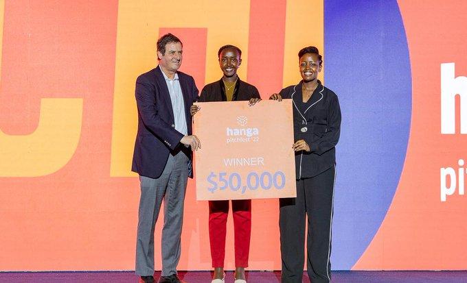 Iraguha Peace Ndoli ashyikirizwa igihembo cy